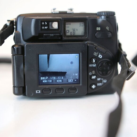 Vintage Nikon Coolpix 5000 5MP Digital Camera Swivel LCD Y2K Video Photography - Picture 5 of 14